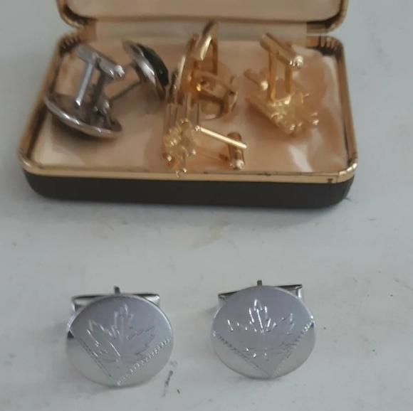 Vintage Lot of 4 Pairs Gold Tone Cuff Links - Picture 2 of 8